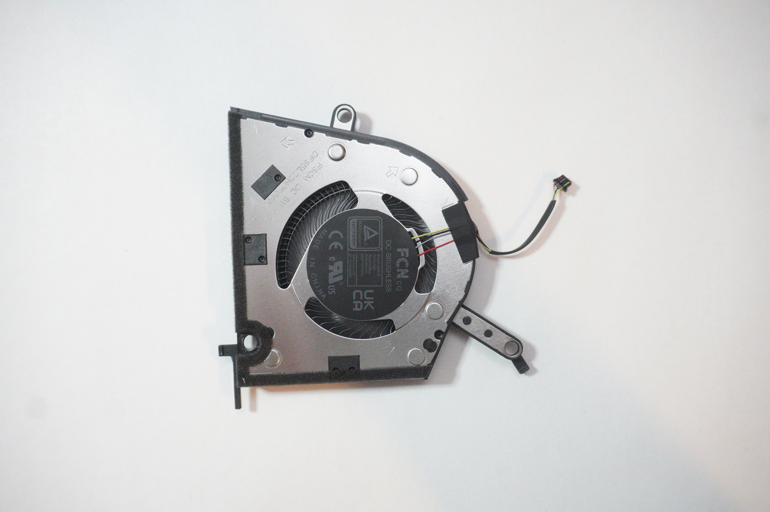 6033B0138101-A01 Asus Cooling Fan HN7306WU-PX13.R3704050