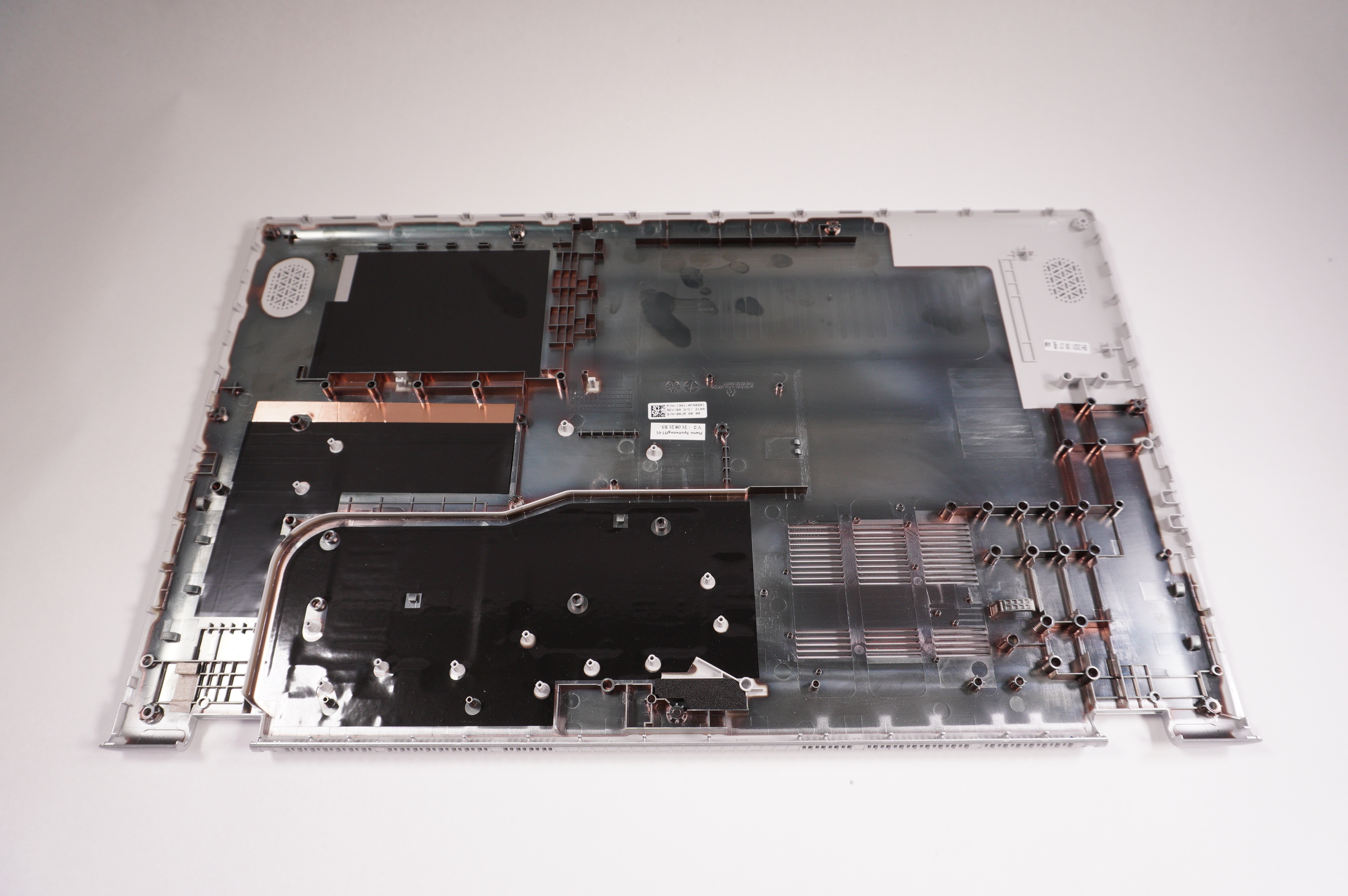 90NB0PI0-R7D010 Asus Bottom Base Cover Silver X712JA-212.V17WN