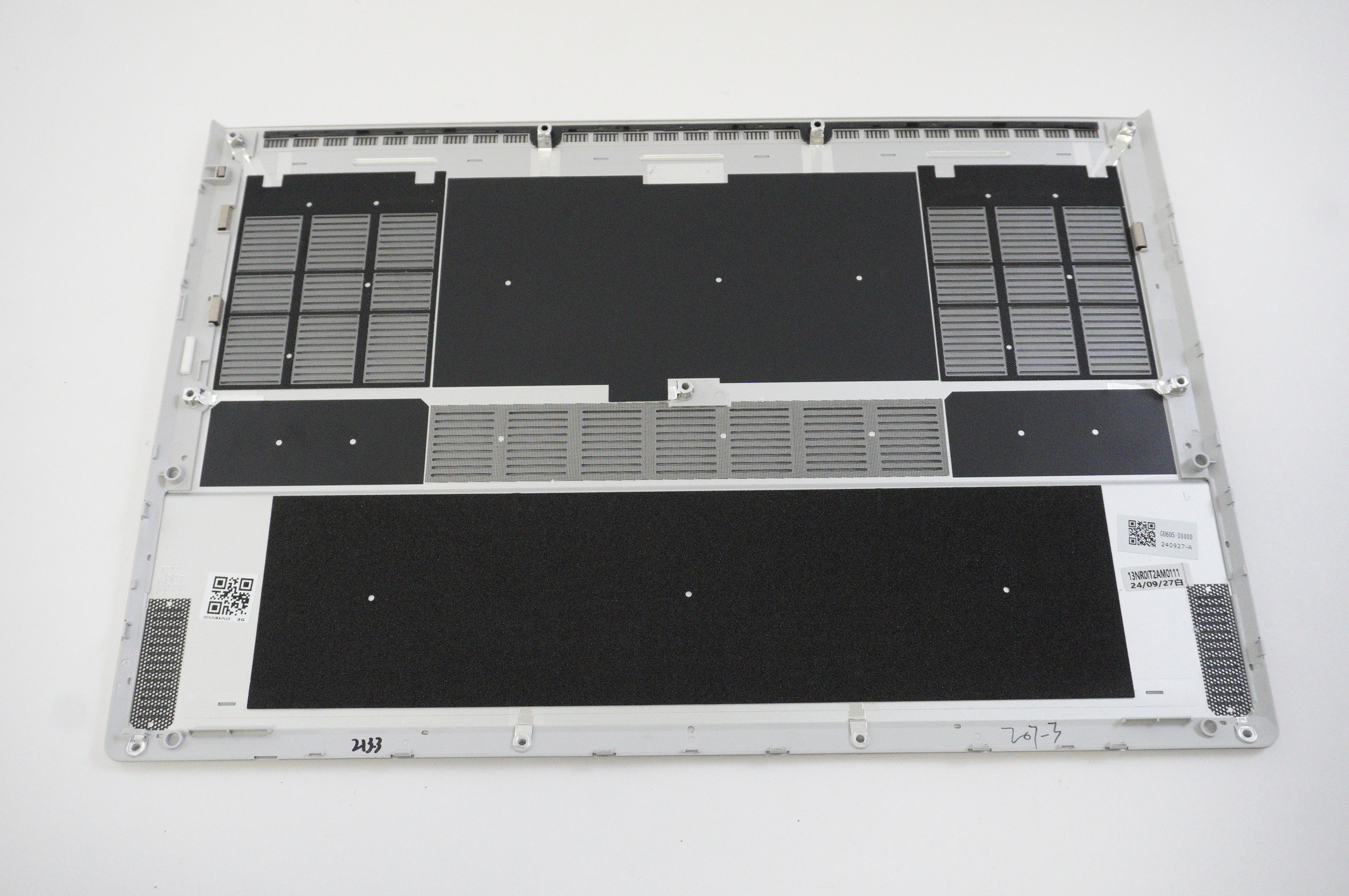 90NR0J92-R7DM10 Asus Bottom Base Cover Platinum White GA605WI-G16.R94070