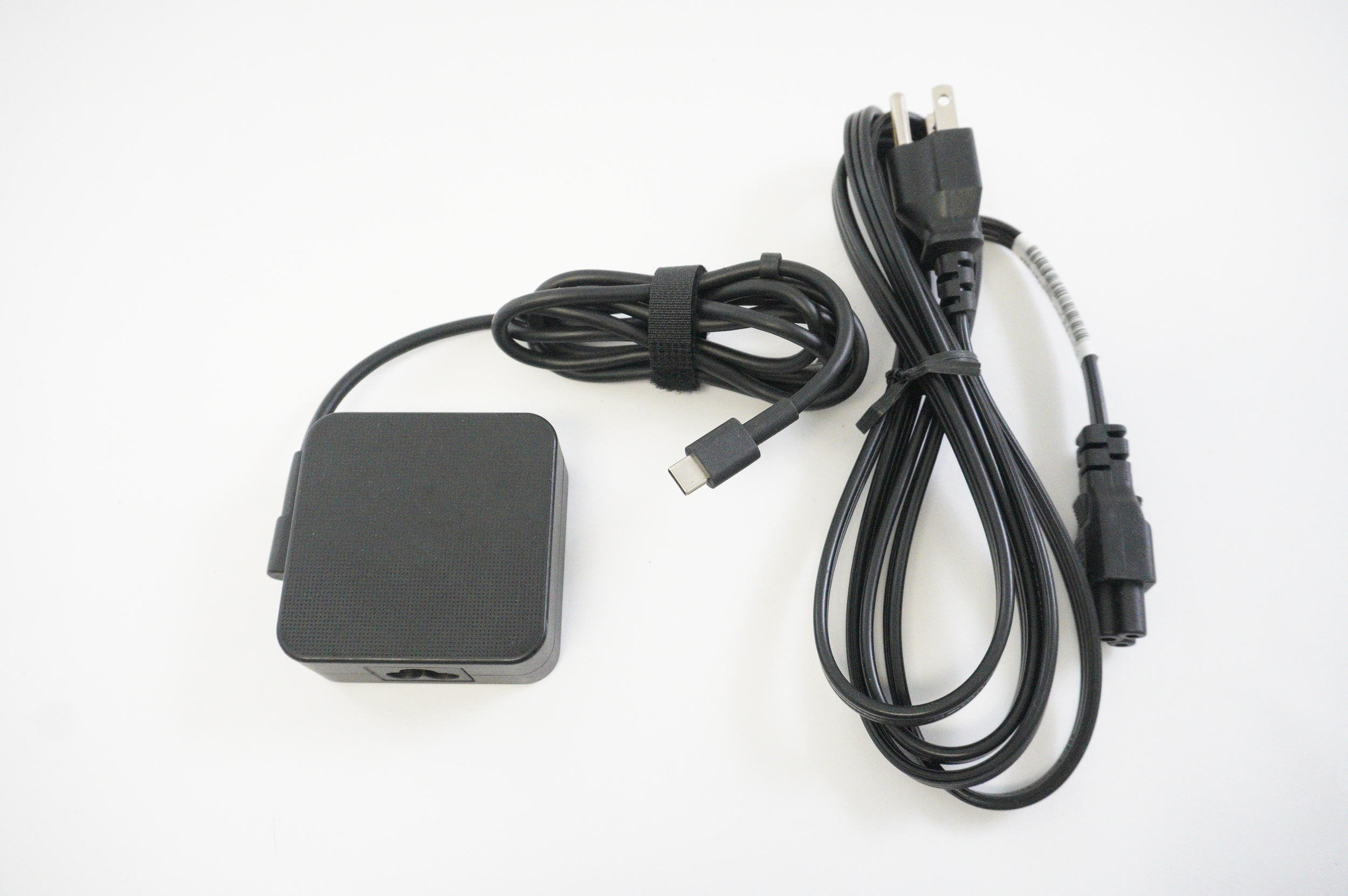 A19-065N3A Asus 100-240V 50-60HZ 1.5A 5.0V 3.0A 20.0V 3.25A 65W UX8406MA-DS76T