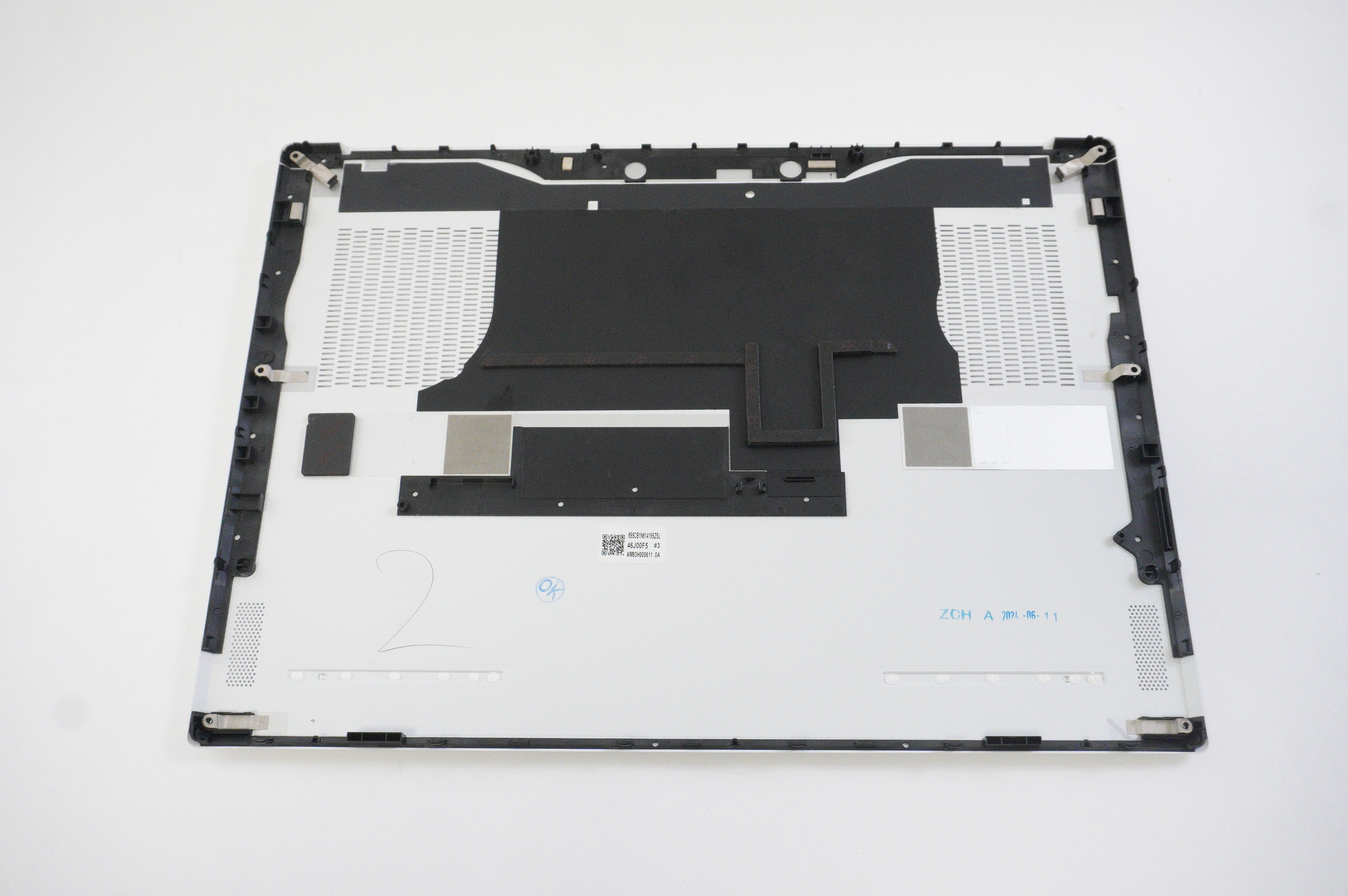 AM93H000611 Lenovo Bottom Base Cover White 83FD0015US Legion 7 16IRX9