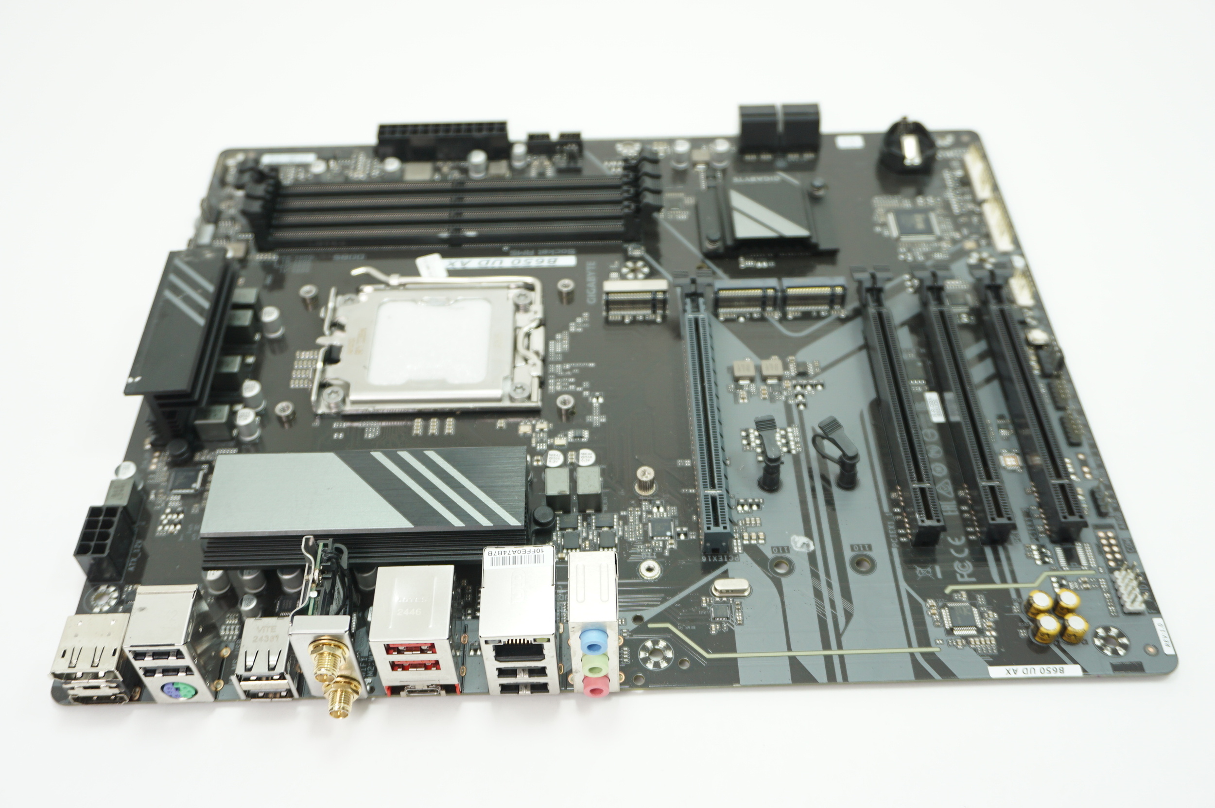B650UDAX GigaByte B650 UD AX (REV 1.0) WIFI DDR5 AM5 AMD ATX Gaming Motherboard