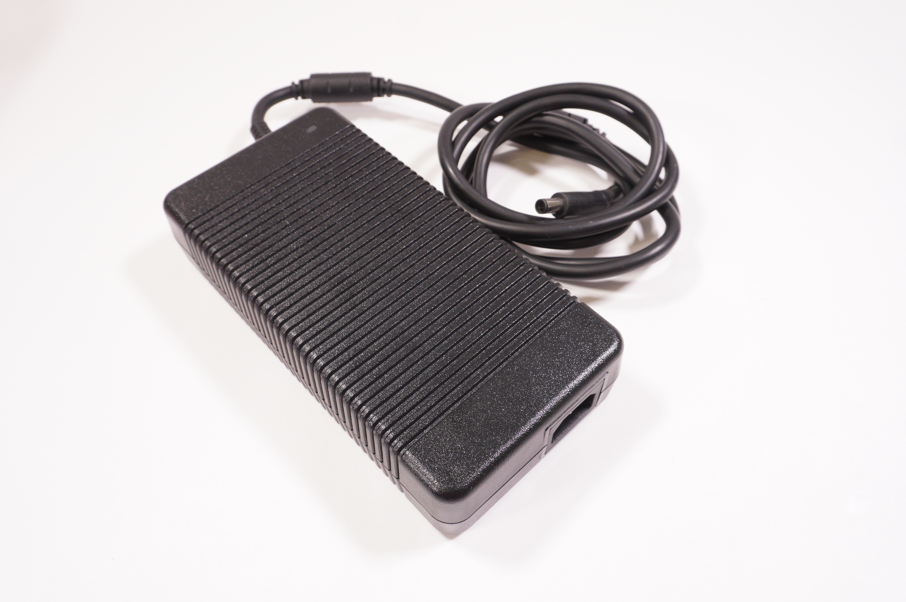 CN-01MDV8 Alienware 330W 19.5V 16.92A 3P L6 V2 E4 Ac Adapter M16 R1