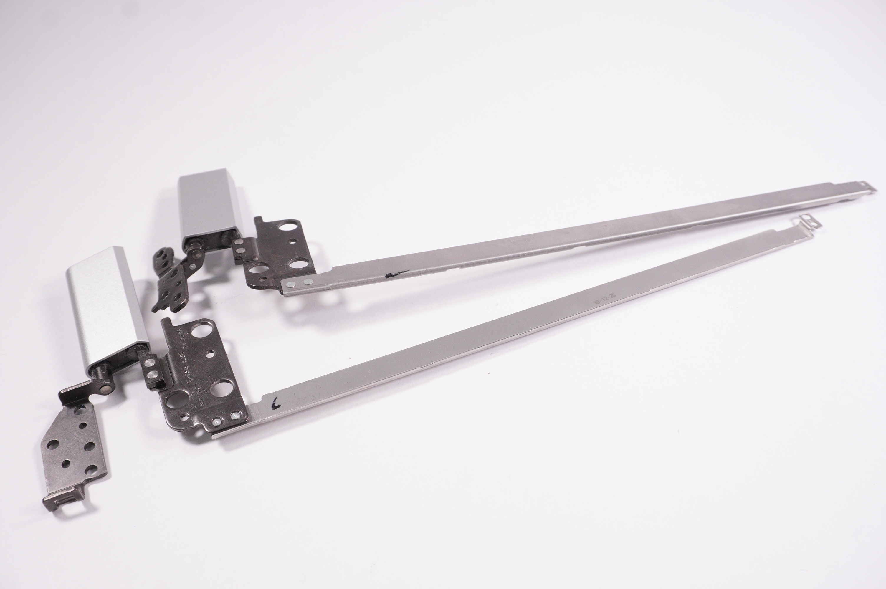 CPS-69354 Dell Hinges I5482-7120SLV-PUS