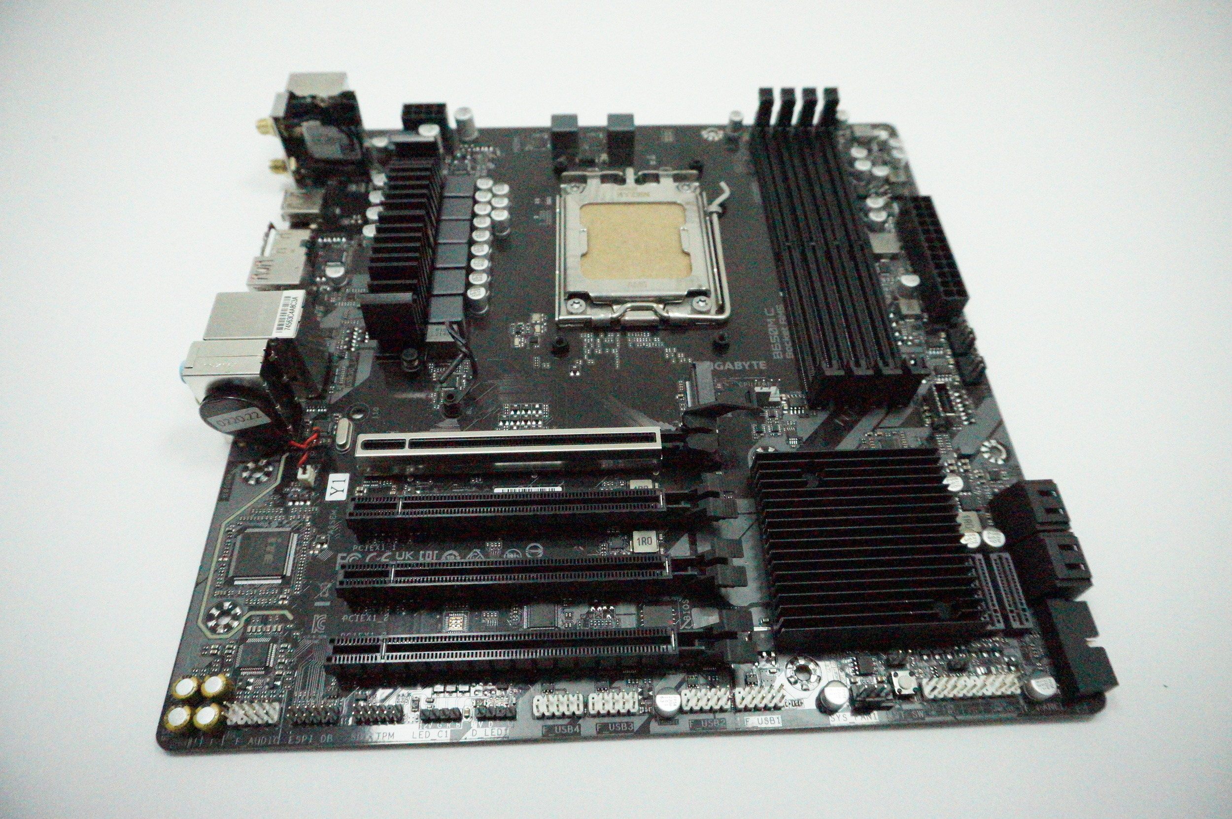 GIGABYTEB650MC GigaByte AMD AM5 LGA 1718  DDR5 No IO shield Plate Motherboard