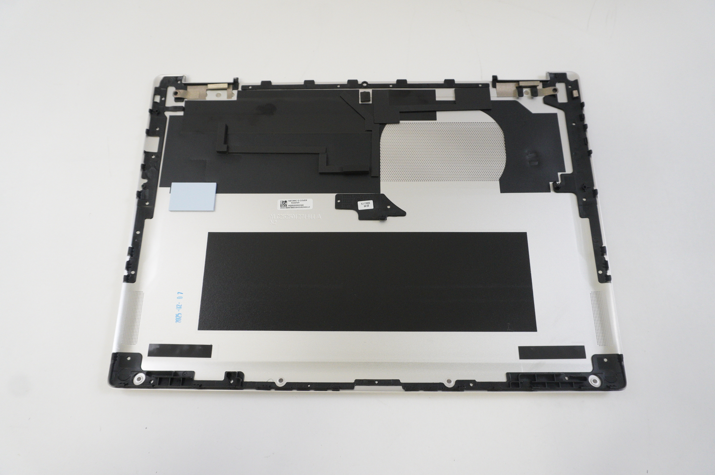HQ25202002300 Lenovo Bottom Base Cover Seashell 83JR0001US YOGA 7 2-IN-1 14AKP10