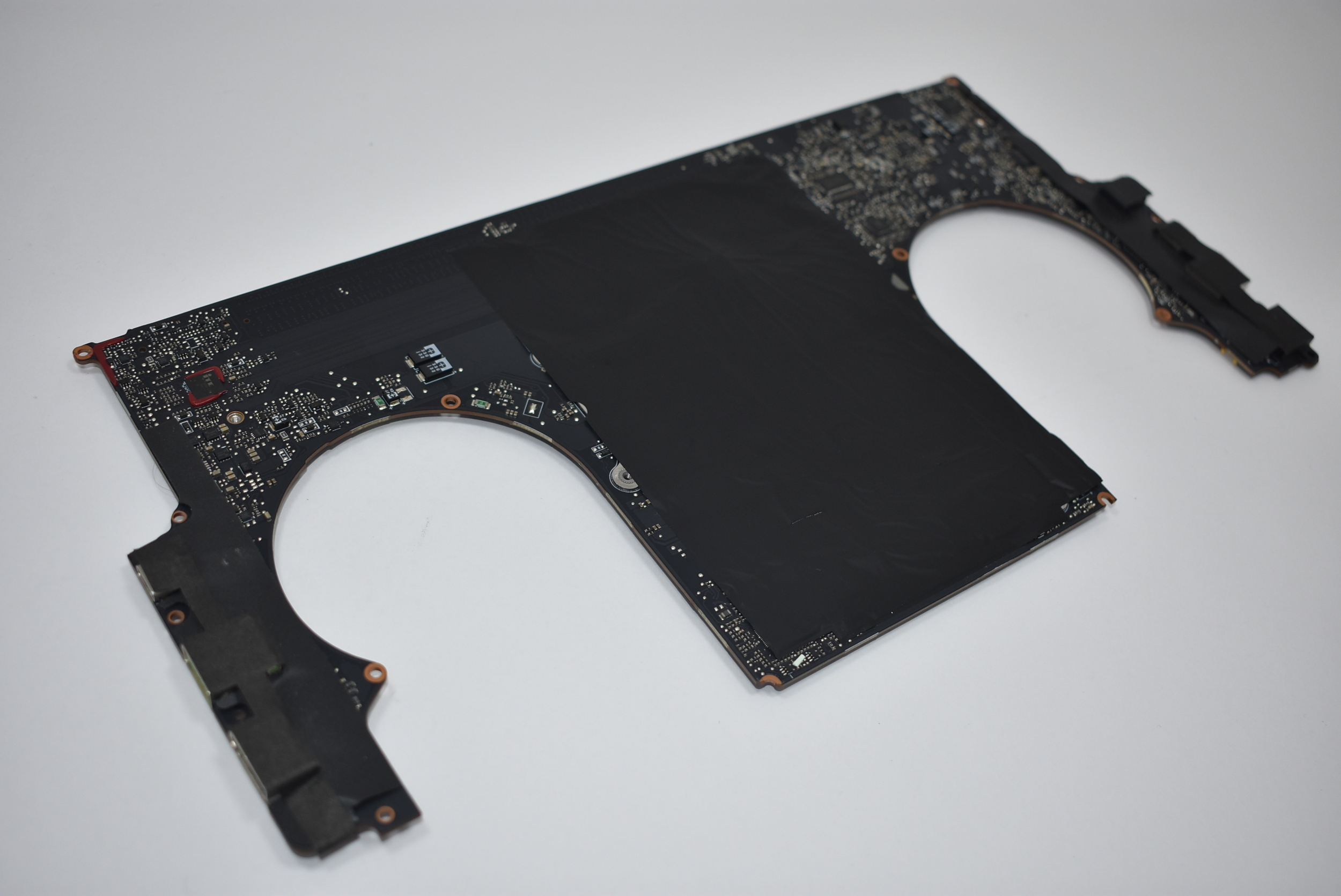 RC05-03940500-0000 Razer AMD Ryzen 9 7940HS RTX 4070 RZ09-0482XEH3-R3U1