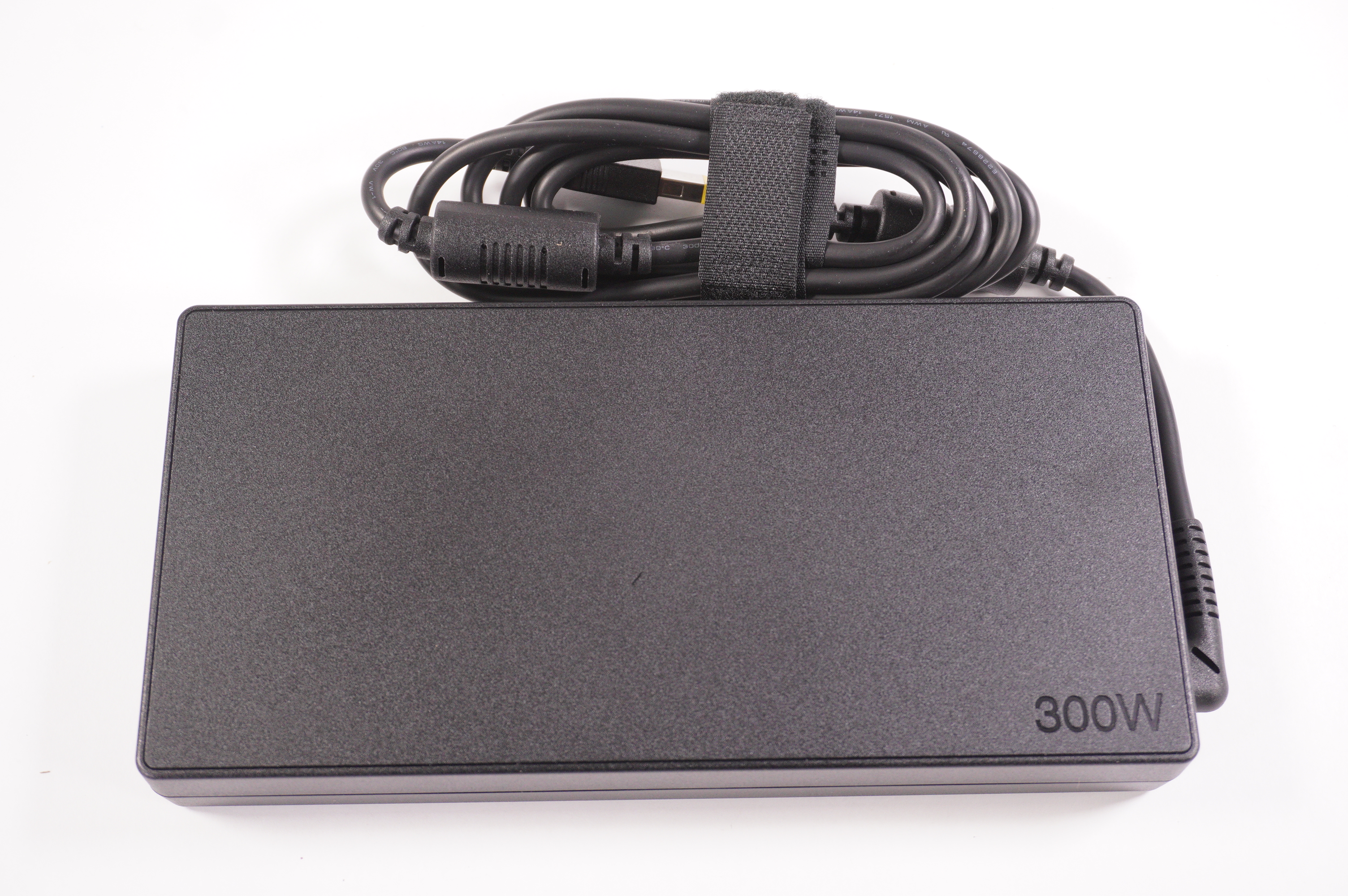 SA11H02884 Lenovo 300W 20V 15A Ac Adapter 83DF00AQUS