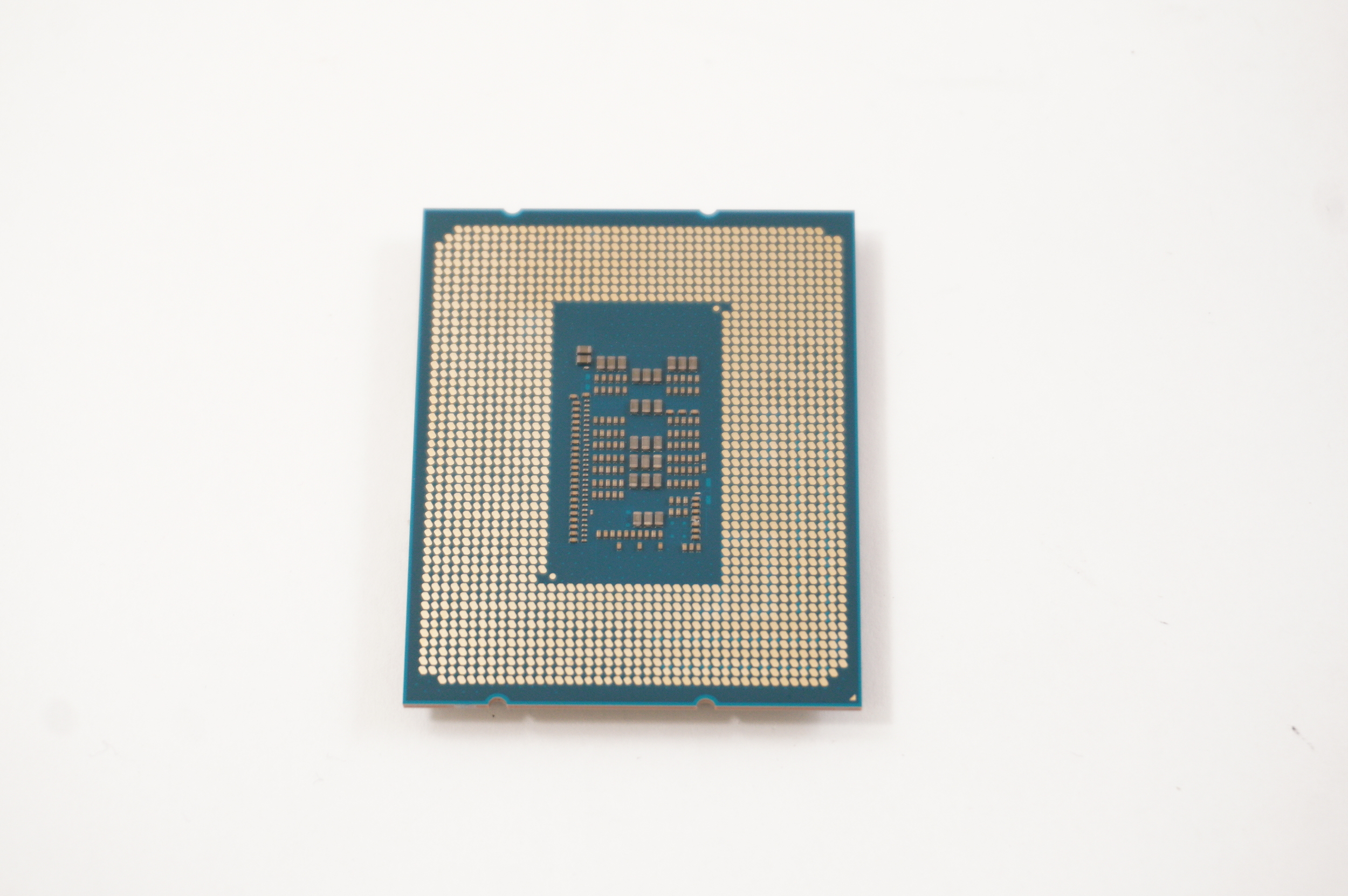 SRN3J Intel Intel 300 3.9GHz/2C/4T/6M 46W 90VT0067US