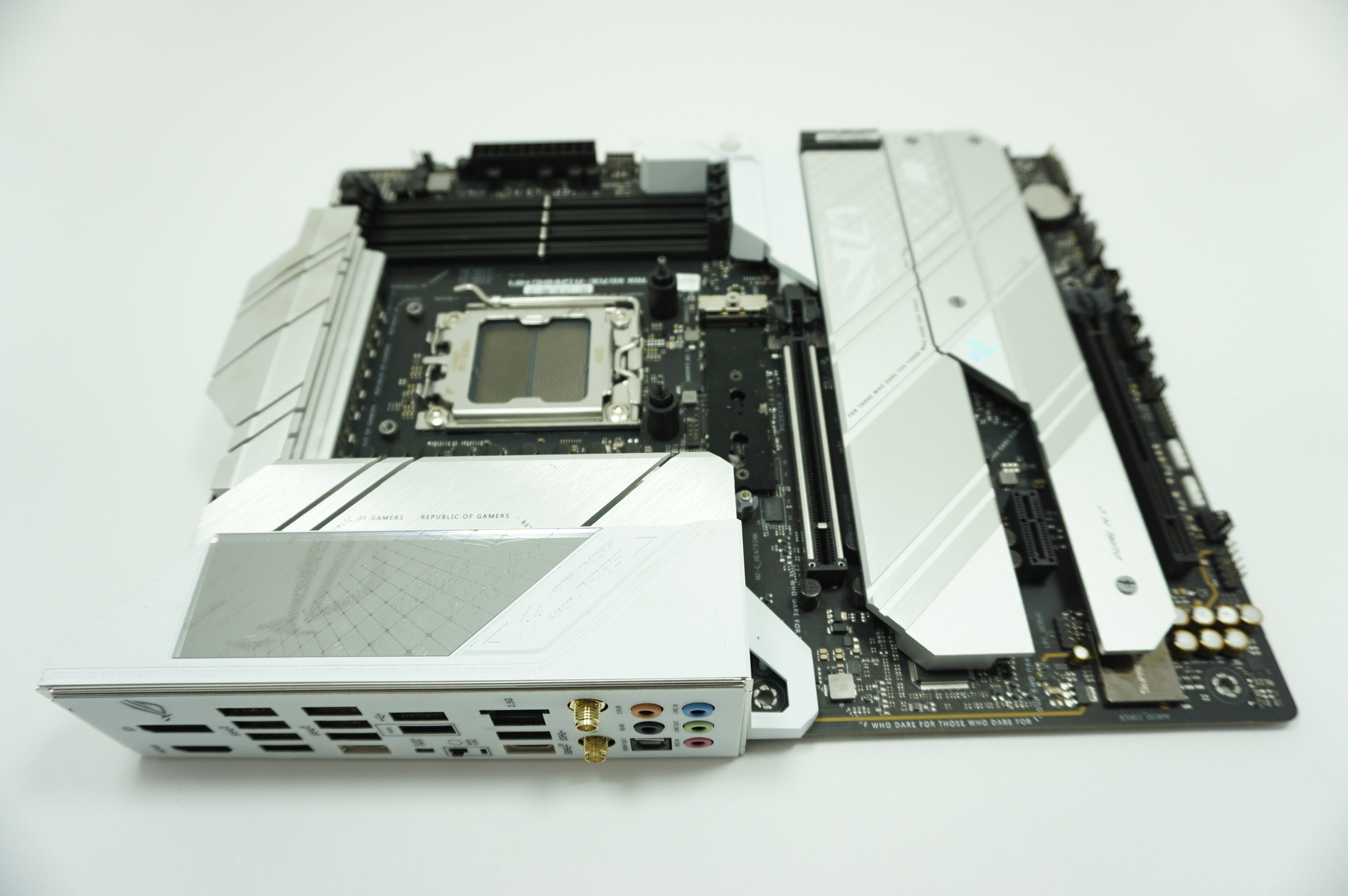 STRIX-X670E-A-GAMING-WIFI MSI AMD AM5 DDR5 ATX motherboard No IO shield Plate